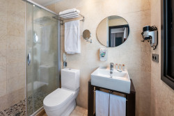 Baño Habitación Aeroport Girona