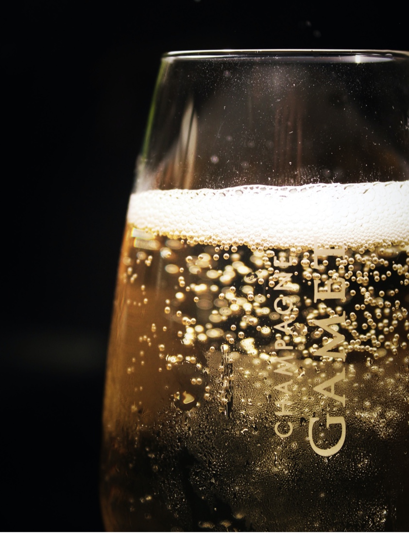 ENAMORA <br>A TU PAREJA <br>CON UN MOMENTO ESPECIAL